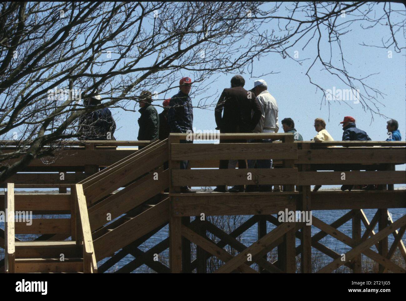 Aucune diapositive ou impression disponible. Note descriptive : IMAGE ÉLECTRONIQUE SEULEMENT! Sujets : électronique ; visiteurs ; accès public ; Trustom Pond National Wildlife refuge. . 1998 - 2011. Banque D'Images