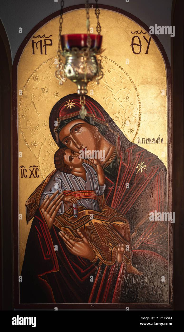 Madonna et enfant grec orthodoxe mur en bois accroché dans la petite église orthodoxe grecque à Skala Kefalonia Banque D'Images