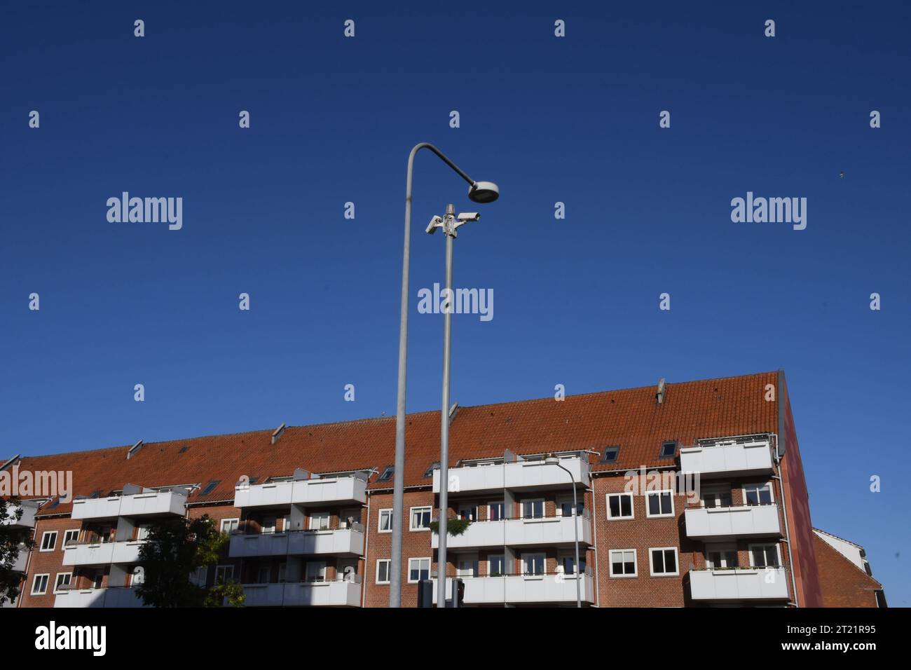 Copenhague, Danemark /16 octobre. 2023/CCTV caméra et lampadaire sur allée et kastruplundgade traversant feu de circulation à Kastrup. Photo.Francis Joseph Dean/Dean Pictures crédit : Imago/Alamy Live News Banque D'Images