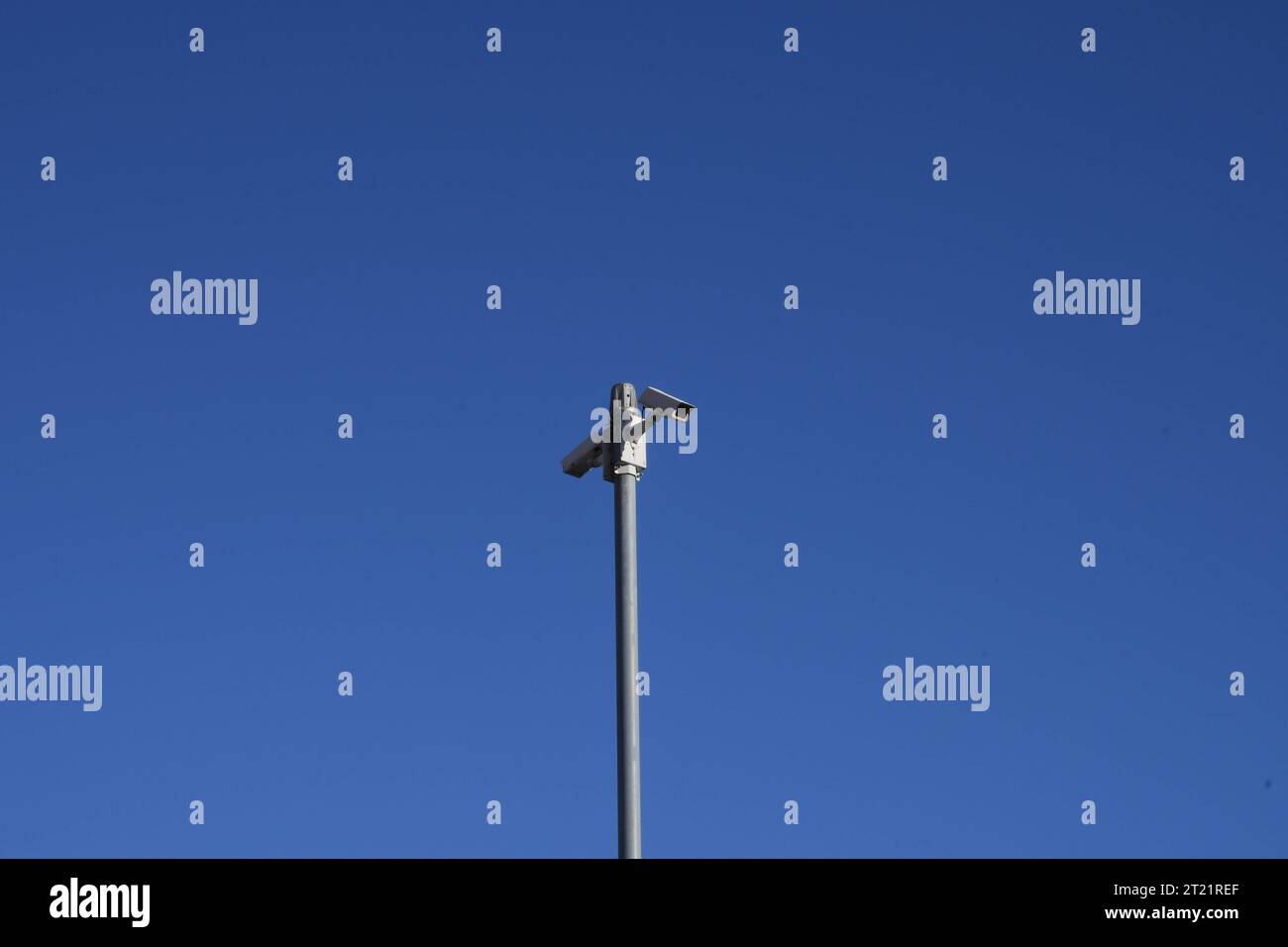 Copenhague, Danemark /16 octobre. 2023/CCTV caméra et lampadaire sur allée et kastruplundgade traversant feu de circulation à Kastrup. Photo.Francis Joseph Dean/Dean Pictures crédit : Imago/Alamy Live News Banque D'Images