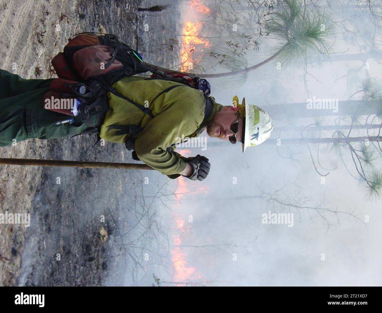 Jeff Olson participe à une séance d'information sur la sécurité-incendie prescrite, mettant l'accent sur les mesures de contrôle des incendies et la sécurité des opérations. Le feu réglementé est utilisé pour la gestion écologique. Sujets : incendie ; incendie réglementé ; FWS Fire Employees (USFWS) ; PFTC. Banque D'Images