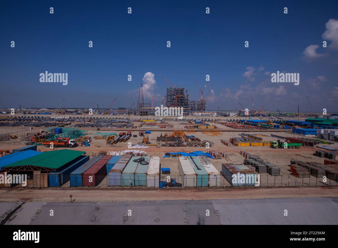 La centrale électrique de Matarbari est une centrale électrique au charbon de 1 200 mégawatts (2X600) en construction à Maheshkhali Upazila, dans le district de Cox's Bazar, dans le SO Banque D'Images