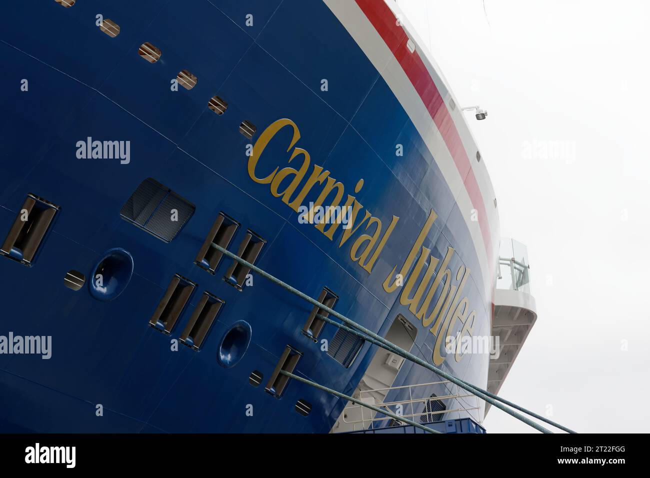 Le nouveau bateau de croisière Carnival Jubilee se trouve devant le chantier naval Meyer à Papenburg le 7 octobre 2023. Banque D'Images