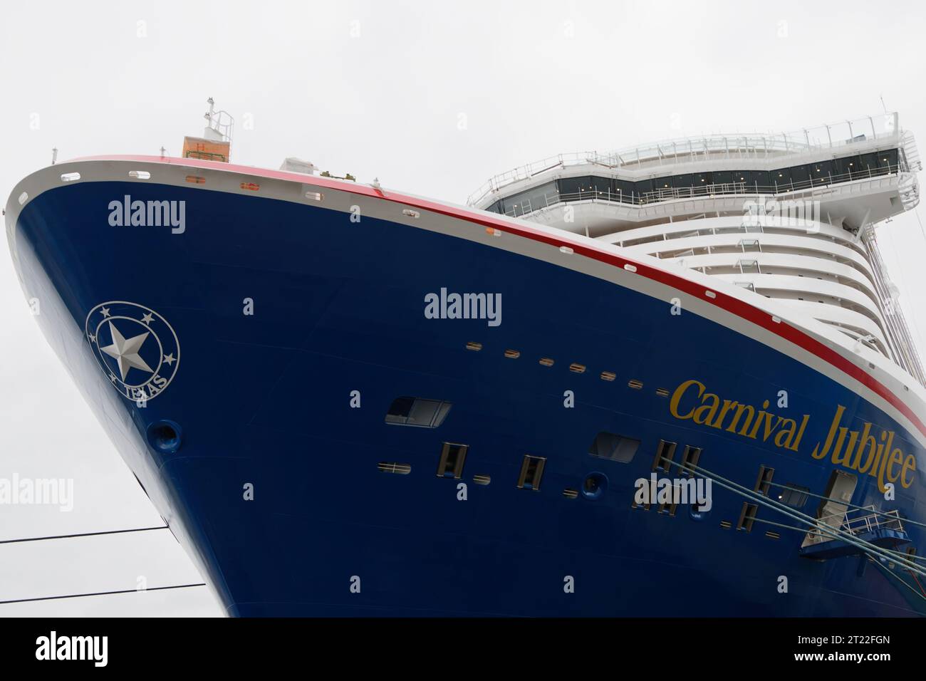 Le nouveau bateau de croisière Carnival Jubilee se trouve devant le chantier naval Meyer à Papenburg le 7 octobre 2023. Banque D'Images