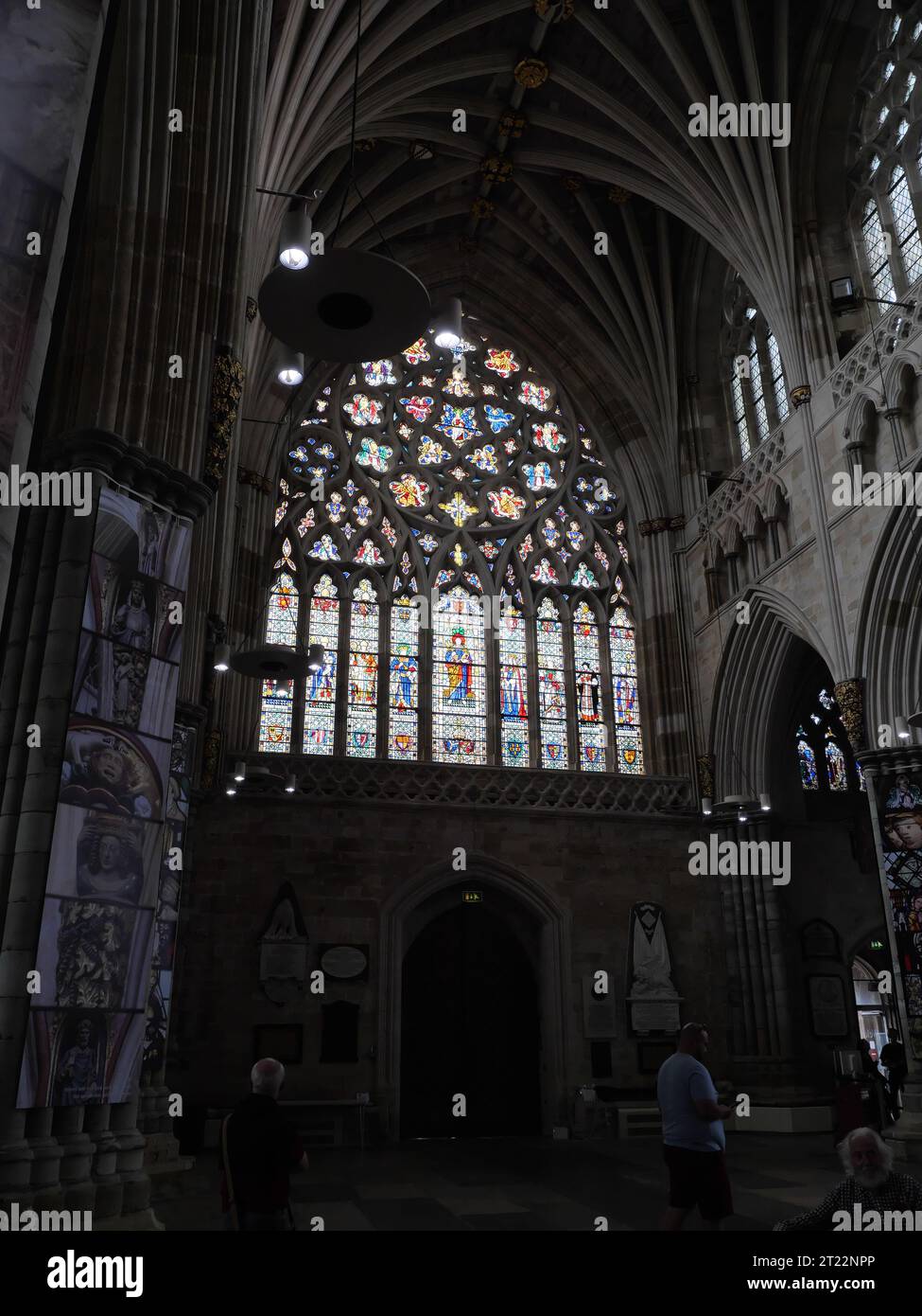 Vitraux historiques dans la cathédrale gothique de Winchester dans le Hampshire Banque D'Images