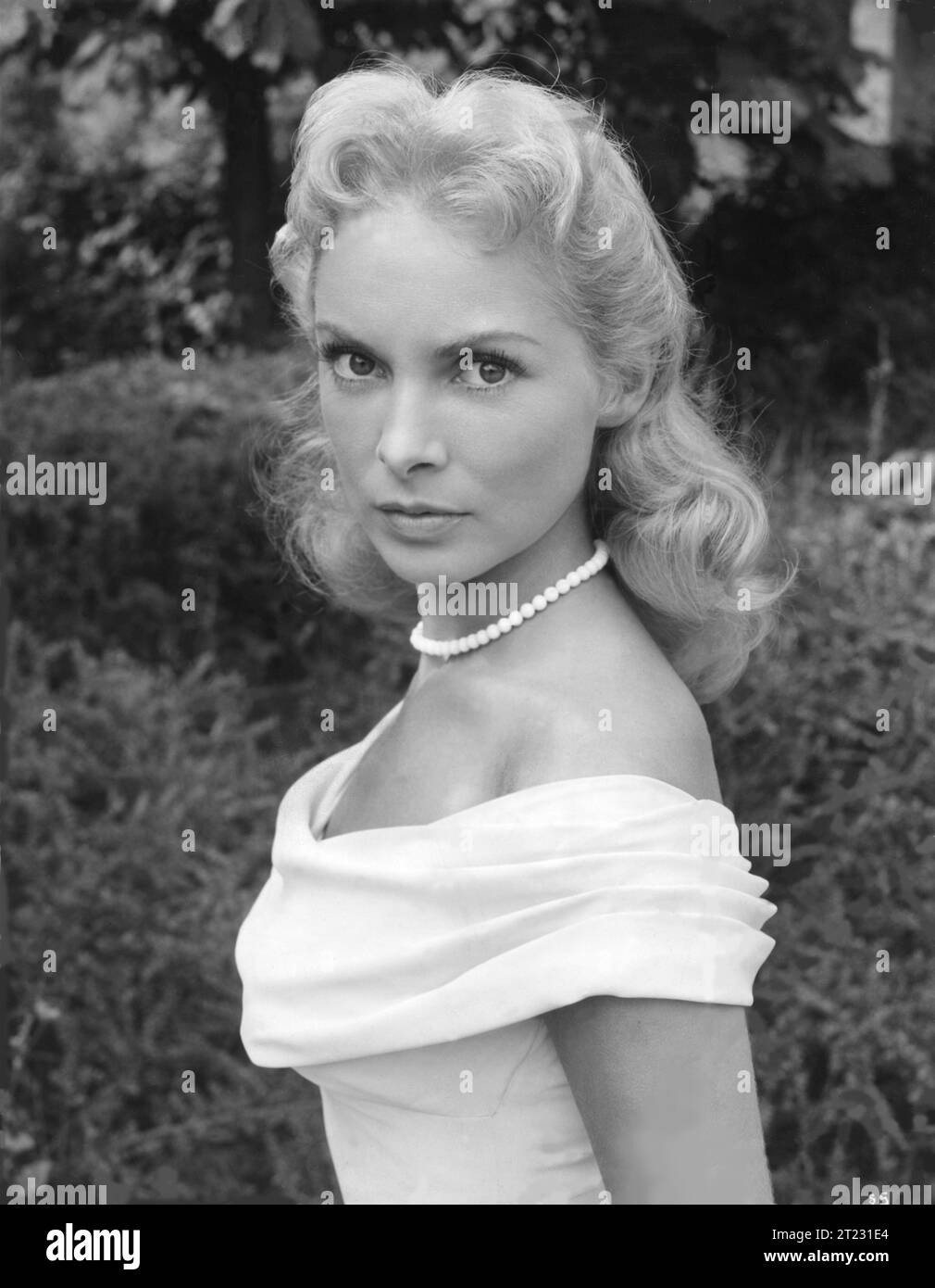 Actrice américaine JANET LEIGH Publicité Portrait pris au moment où elle tournait SAFARI 1956 réalisateur TERENCE YOUNG Story ROBERT BUCKNER Music WILLIAM ALWYN produit par IRVING ALLEN et ALBERT R. BROCOLI A Warwick production / Columbia Pictures Banque D'Images