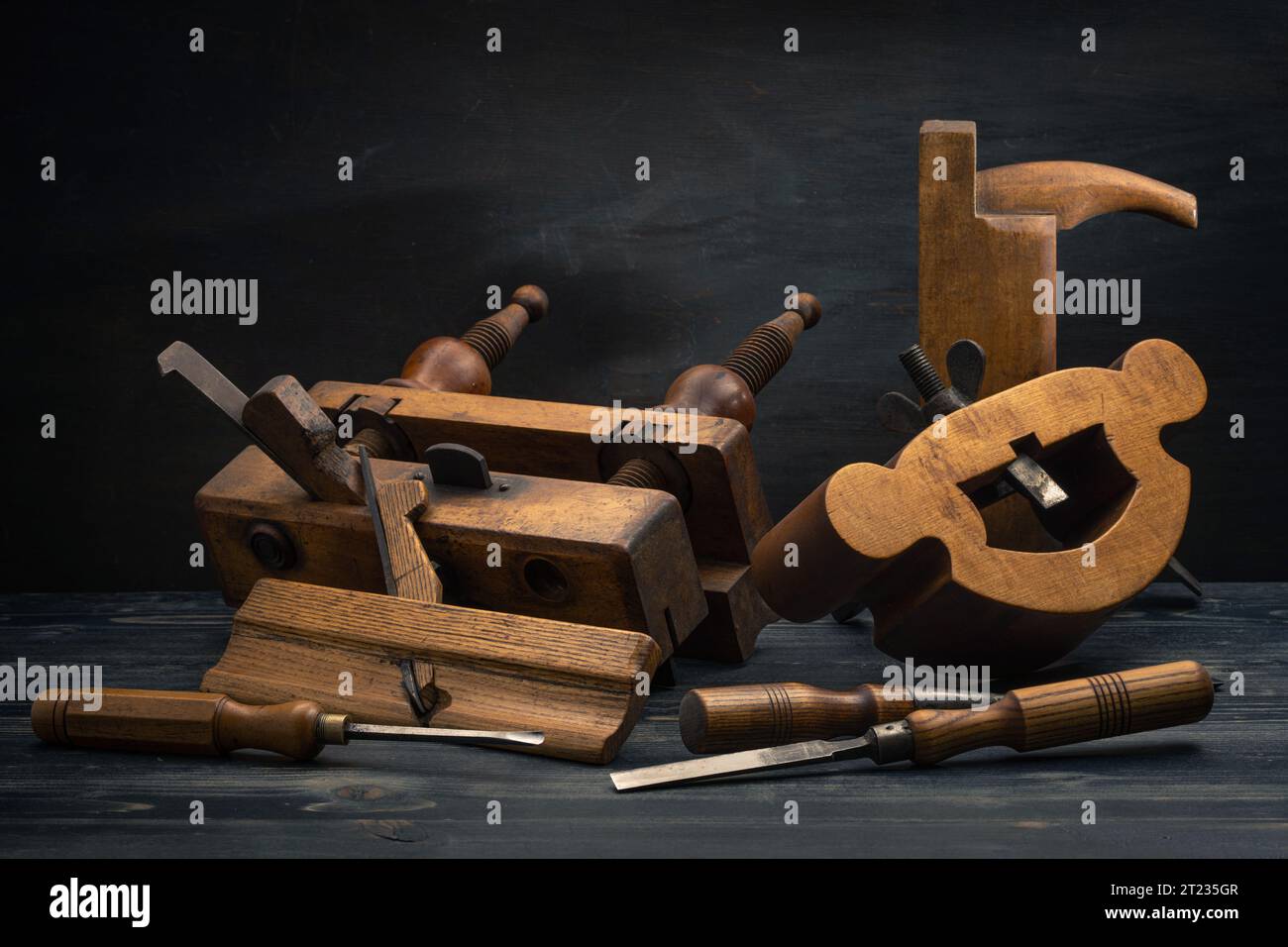 Nature morte avec de vieux outils de menuiserie , plans de banc du menuisier, Banque D'Images