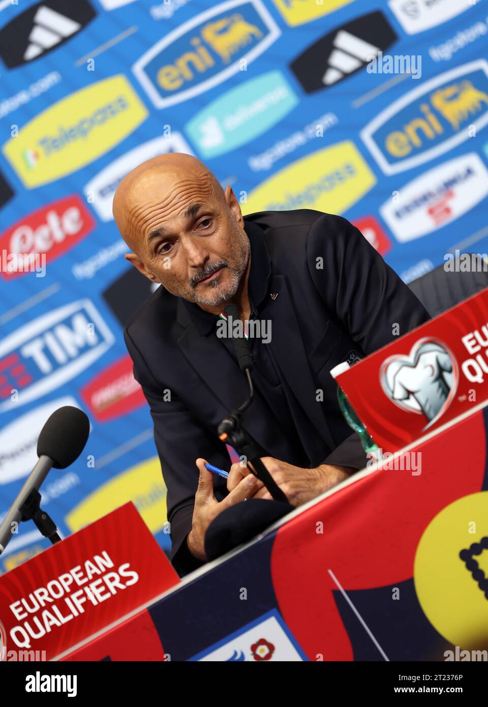 Le Manager italien Luciano Spalletti lors d'une conférence de presse au stade de Wembley, à Londres. Date de la photo : lundi 16 octobre 2023. Banque D'Images