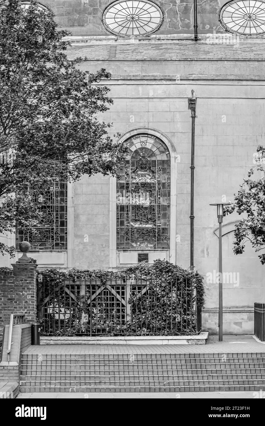 Église Saint Magnus-le-Martyr Winers avec Monument au Grand incendie de Londres en arrière-plan Banque D'Images