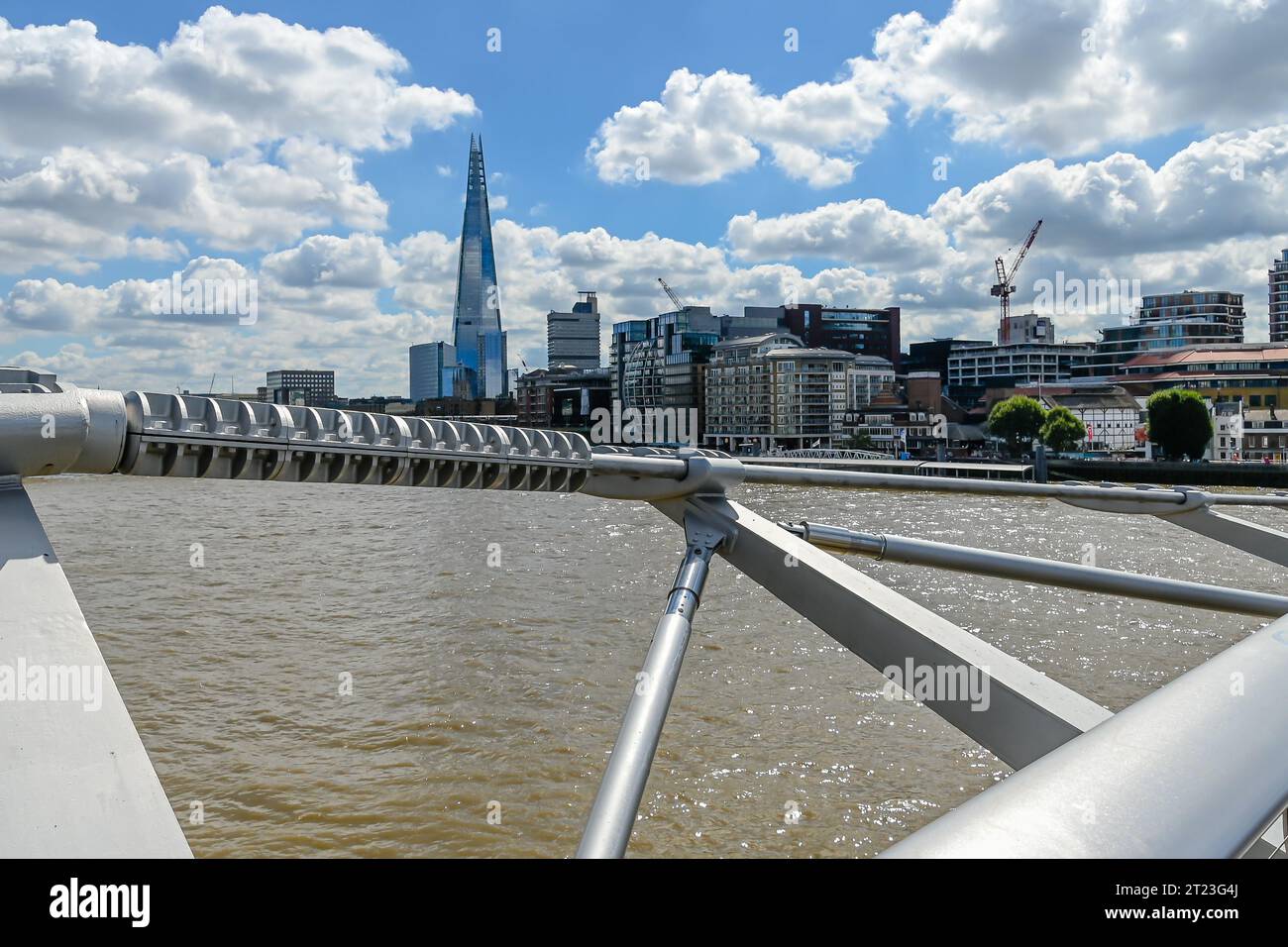 London City Skyline le long de la Tamise photographe pris du Millennium Bridge Banque D'Images