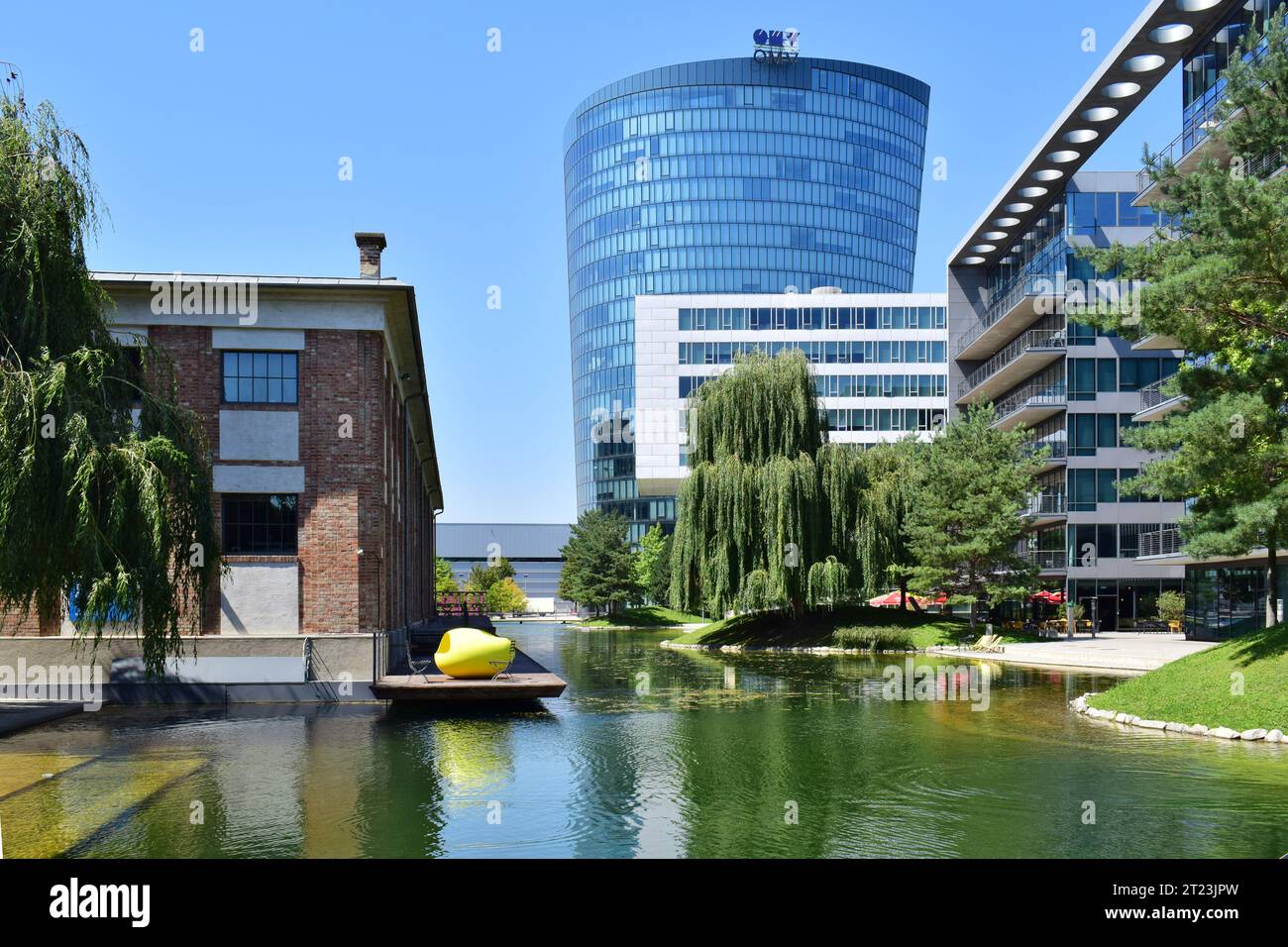 VIENNE, AUTRICHE - 31 JUILLET 2020 : vue de Viertel Zwei, un quartier résidentiel et commercial moderne dans le 2e arrondissement (Leopoldstadt) de Vienne Banque D'Images