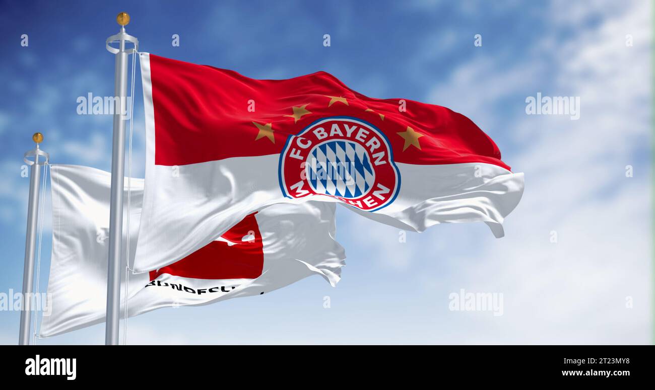 Munich, DE, 10 2023 octobre : drapeau du Bayern Munich brandissant avec drapeau de la Bundesliga par temps clair. Club de football allemand professionnel. Editorial illustratif 3d Banque D'Images