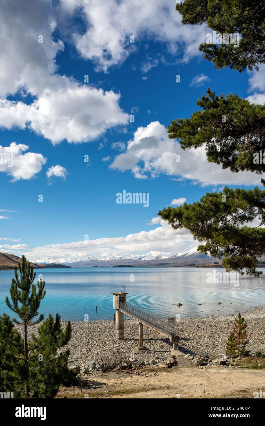 Lac Tekapo, Nouvelle-Zélande, le faible niveau des lacs a un impact sur la production d'électricité hydraulique Banque D'Images