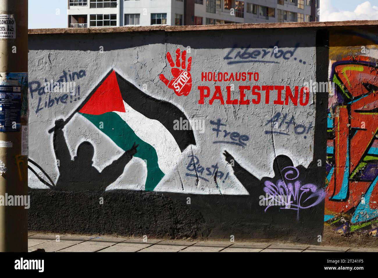 Une fresque montrant le soutien à une Palestine libre et exigeant la fin de l'holocauste palestinien, district de Miraflores, la Paz, Bolivie. La photo a été prise en septembre 2018. Banque D'Images