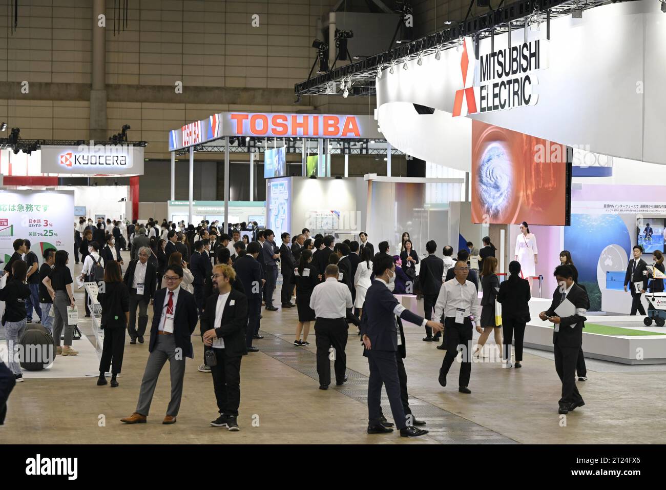 Chiba, Japon. 17 octobre 2023. Le plus grand salon de l'électronique du Japon, l'exposition combinée des technologies avancées, est ouvert au public au centre de congrès Makuhari Messe à Chiba, près de Tokyo, le 17 octobre 2023. (Kyodo)==Kyodo photo via crédit : Newscom/Alamy Live News crédit : Newscom/Alamy Live News Banque D'Images