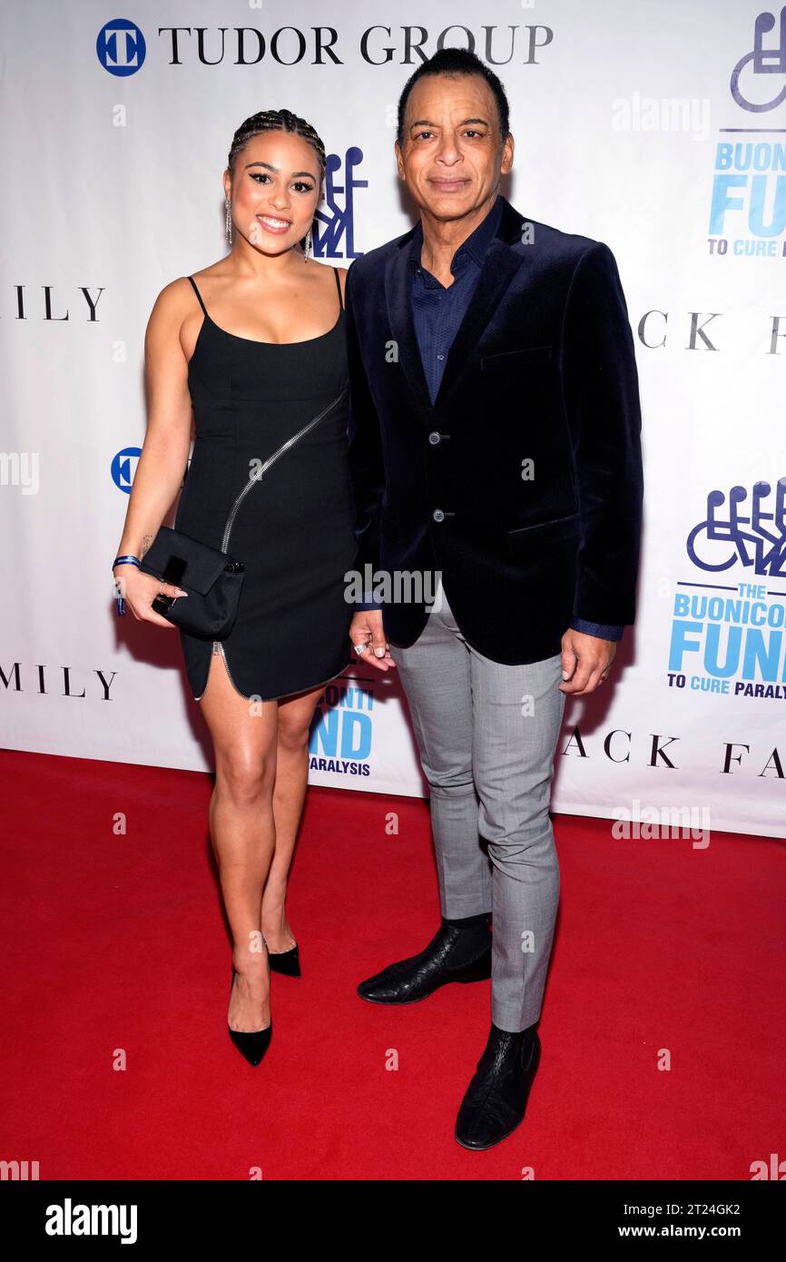 Mikaela Secada and Jon Secada attend the 38th annual Great Sports Legends Dinner at New York Marriott Marquis on Monday, Oct. 16, 2023, in New York. (Photo by Charles Sykes/Invision/AP) Banque D'Images
