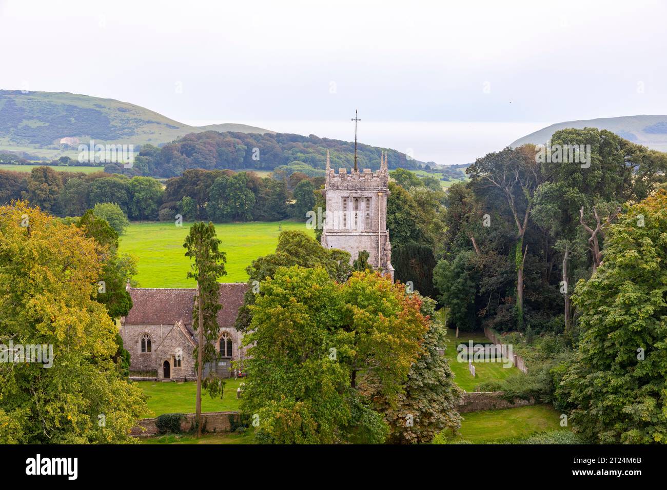 St Andrew's Church une église anglicane du 15e siècle dans le parc du château de Lulworth, Dorset, Angleterre, Royaume-Uni Banque D'Images