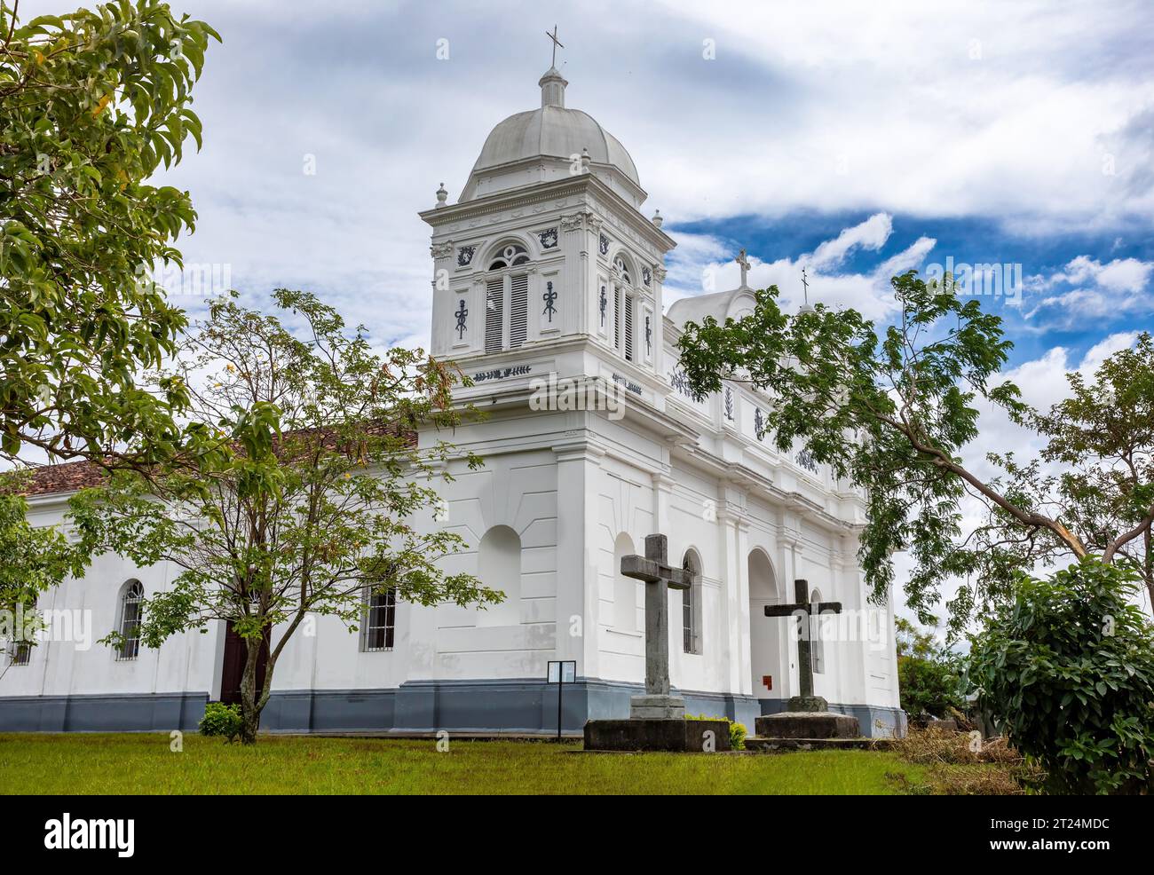 Parroquia San Bartolomé Apostol (Paroisse de Saint Bartholomée l'Apôtre), est une église de Barva, Heredia, Costa Rica. Banque D'Images