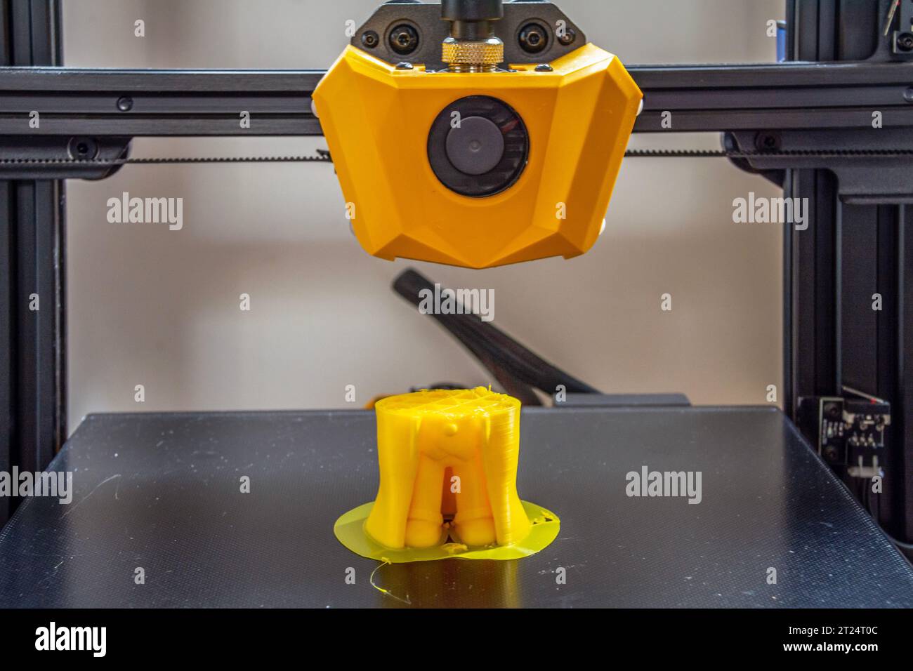 Imprimé sur une imprimante 3D avec filament jaune. Banque D'Images