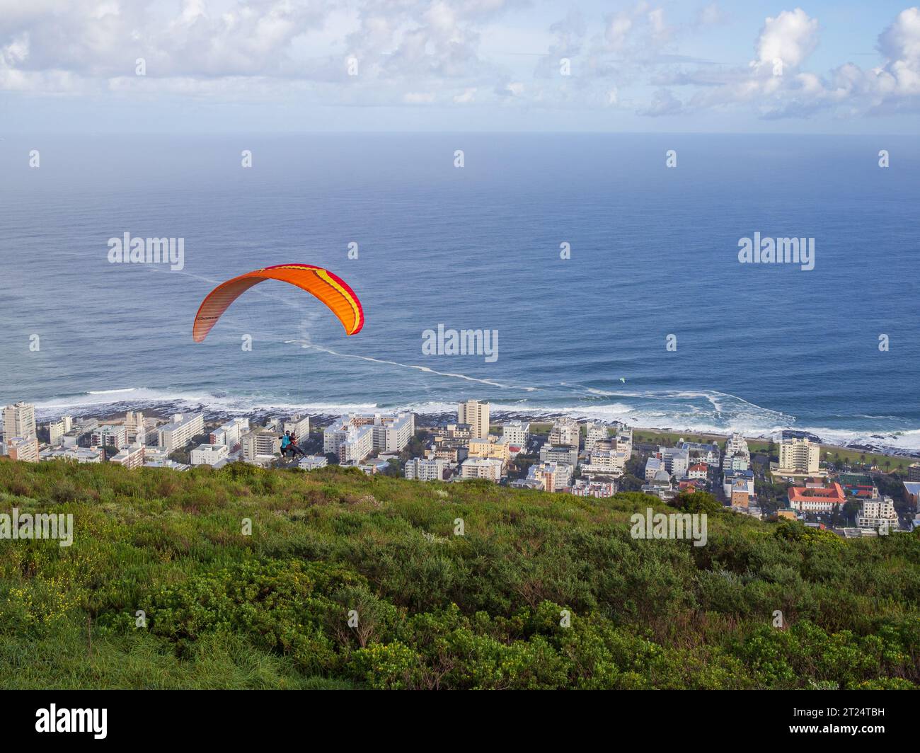 Cape Town, Western Cape, Afrique du Sud - 3 septembre 2023 : parapente à signal Hill, début du printemps 2023. Banque D'Images