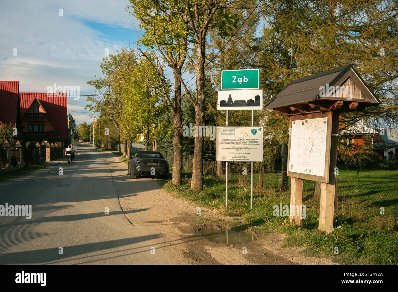 Une rue à Ząb, un village près de Zakopane, Pologne Banque D'Images