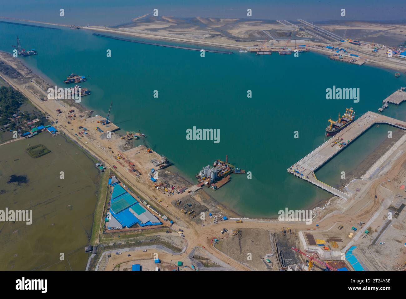Le port de Matarbari, en construction, est un port en haute mer situé à Matarbari dans le district de Maheshkhali Upazila, dans le district de Cox's Bazar, au Bangladesh. Banque D'Images