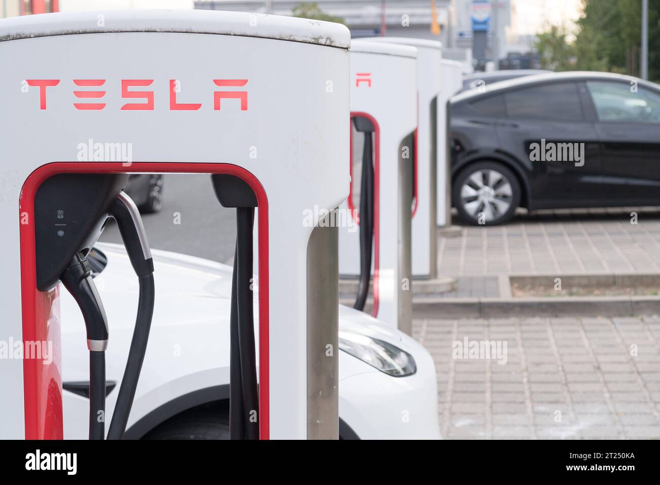 Station de recharge pour véhicules électriques Tesla Supercharger à Hilpoltstein, Allemagne © Wojciech Strozyk / Alamy stock photo Banque D'Images