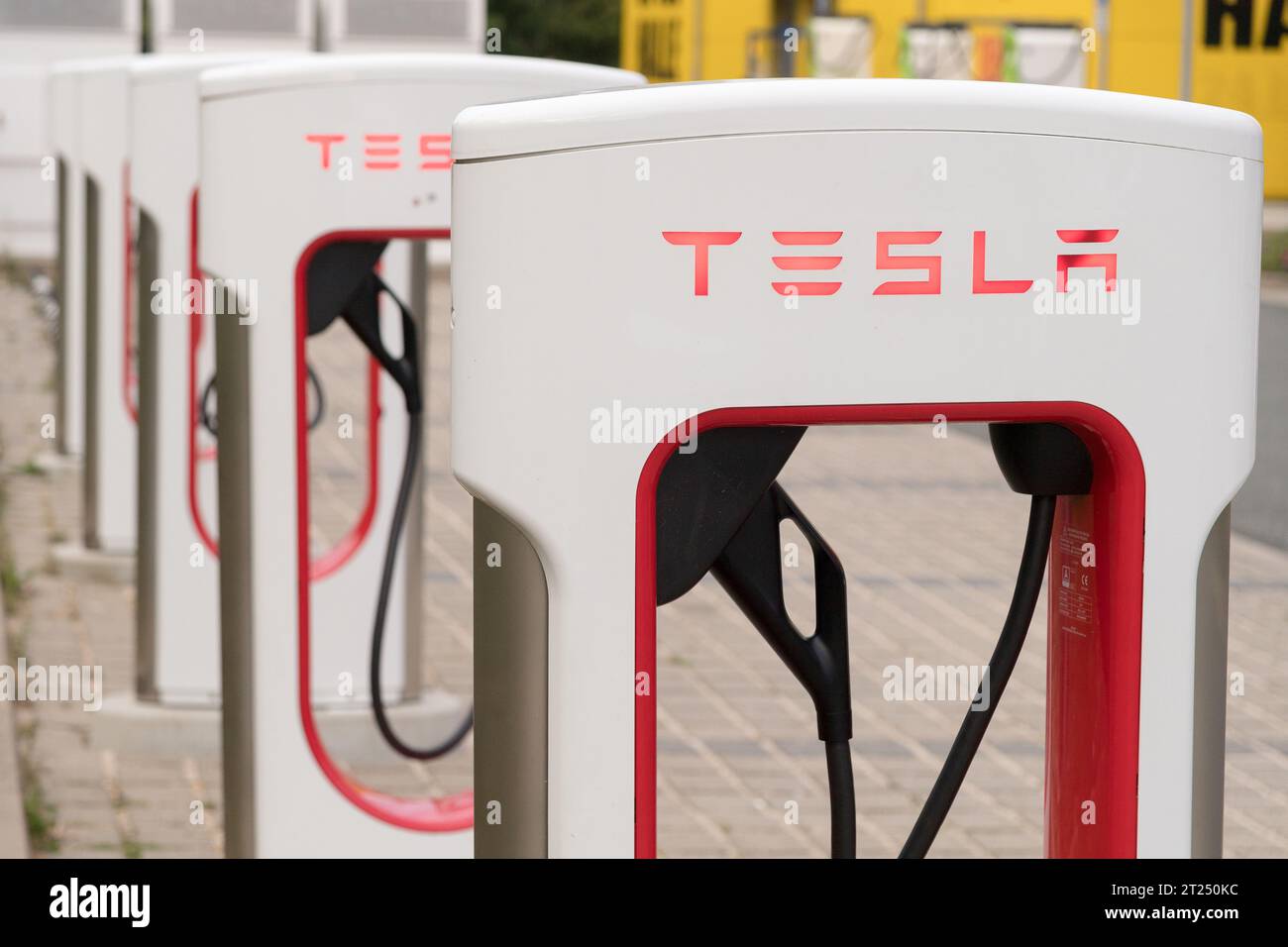 Station de recharge pour véhicules électriques Tesla Supercharger à Hilpoltstein, Allemagne © Wojciech Strozyk / Alamy stock photo Banque D'Images