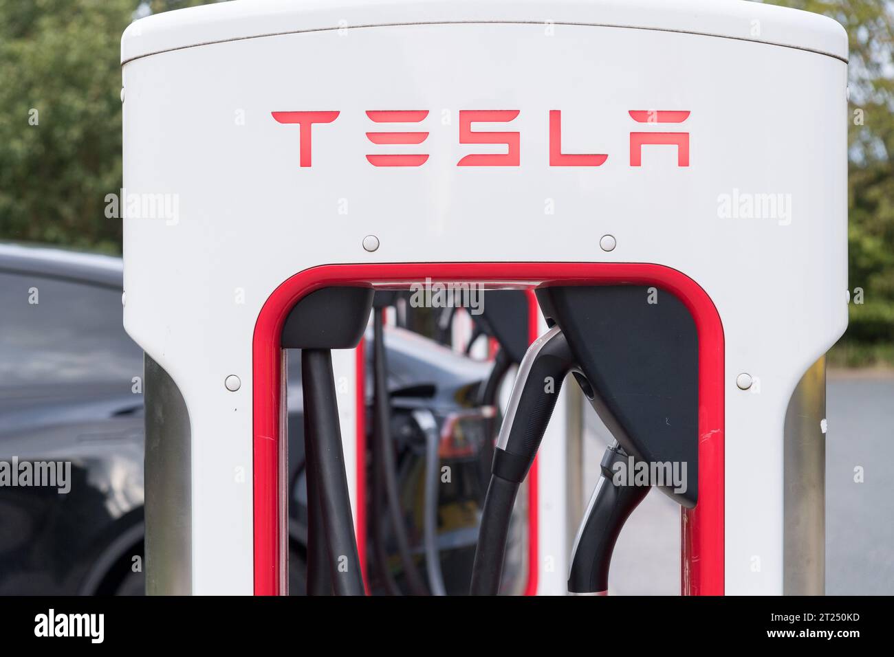 Station de recharge pour véhicules électriques Tesla Supercharger à Hilpoltstein, Allemagne © Wojciech Strozyk / Alamy stock photo Banque D'Images