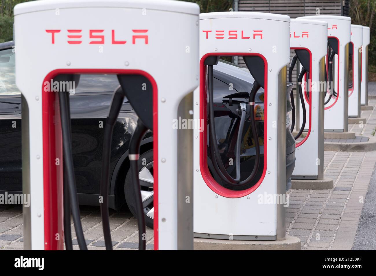 Station de recharge pour véhicules électriques Tesla Supercharger à Hilpoltstein, Allemagne © Wojciech Strozyk / Alamy stock photo Banque D'Images