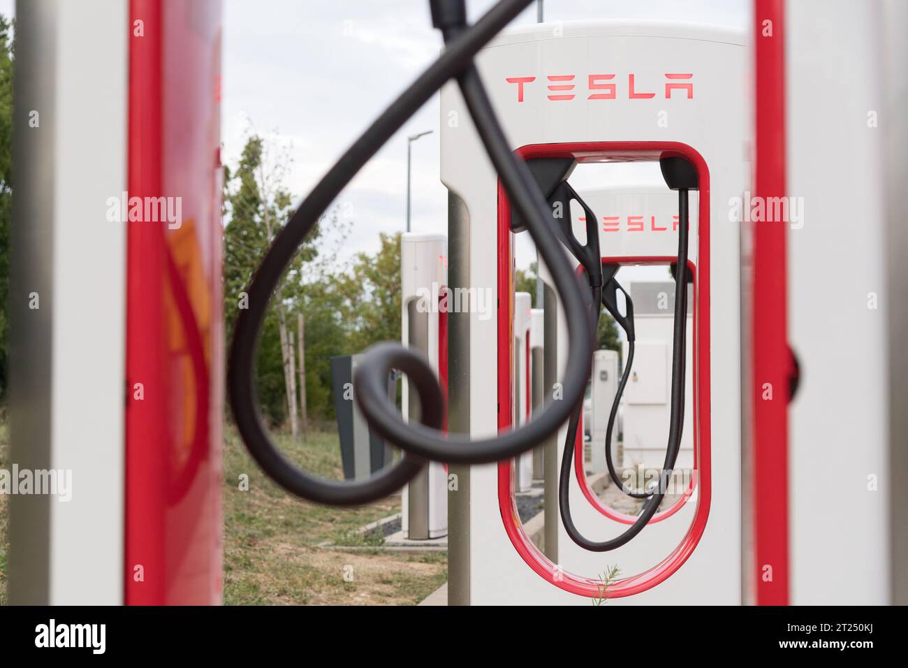 Station de recharge pour véhicules électriques Tesla Supercharger à Hilpoltstein, Allemagne © Wojciech Strozyk / Alamy stock photo Banque D'Images