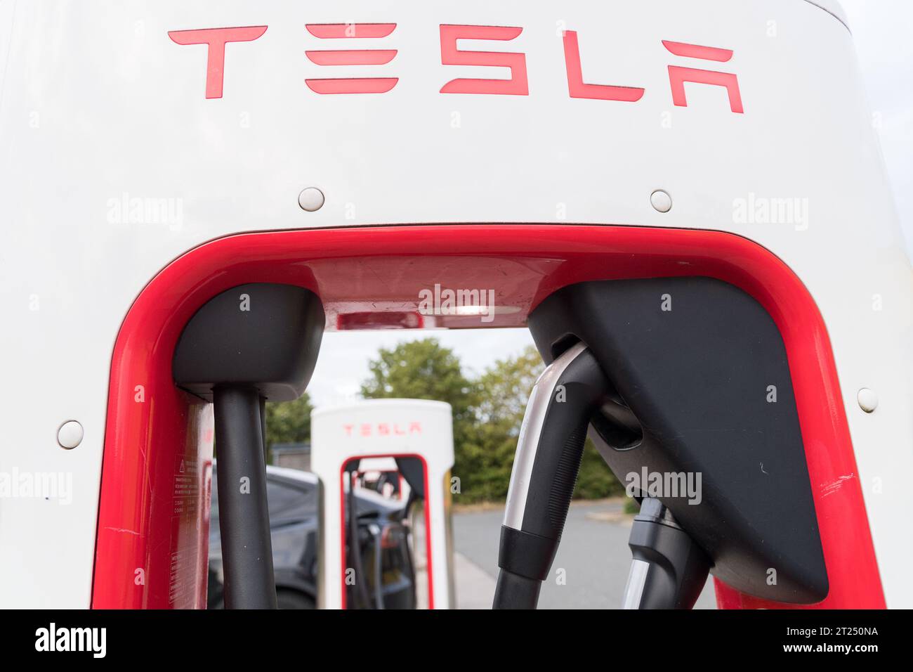 Station de recharge pour véhicules électriques Tesla Supercharger à Hilpoltstein, Allemagne © Wojciech Strozyk / Alamy stock photo Banque D'Images