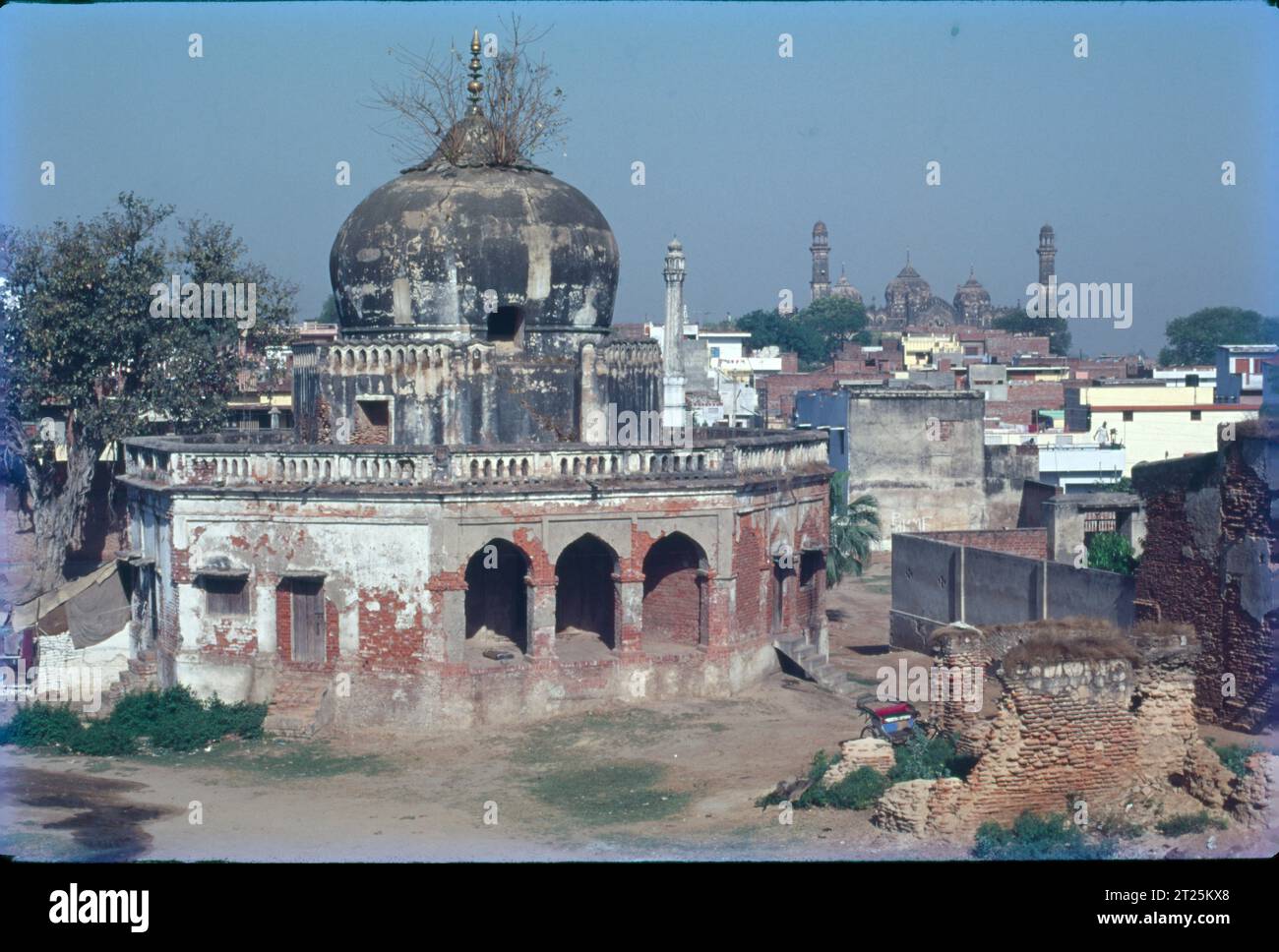 La résidence Lucknow est un témoin de la première guerre d'indépendance en 1857. Situé au sud de la rivière Gomti, ses bâtiments sans toit et ses murs écrasés s'étendent sur une vaste superficie de 33 hectares témoignent de l'un des sièges les plus mémorables de ce bastion britannique par les forces Avadh en 1857. Banque D'Images