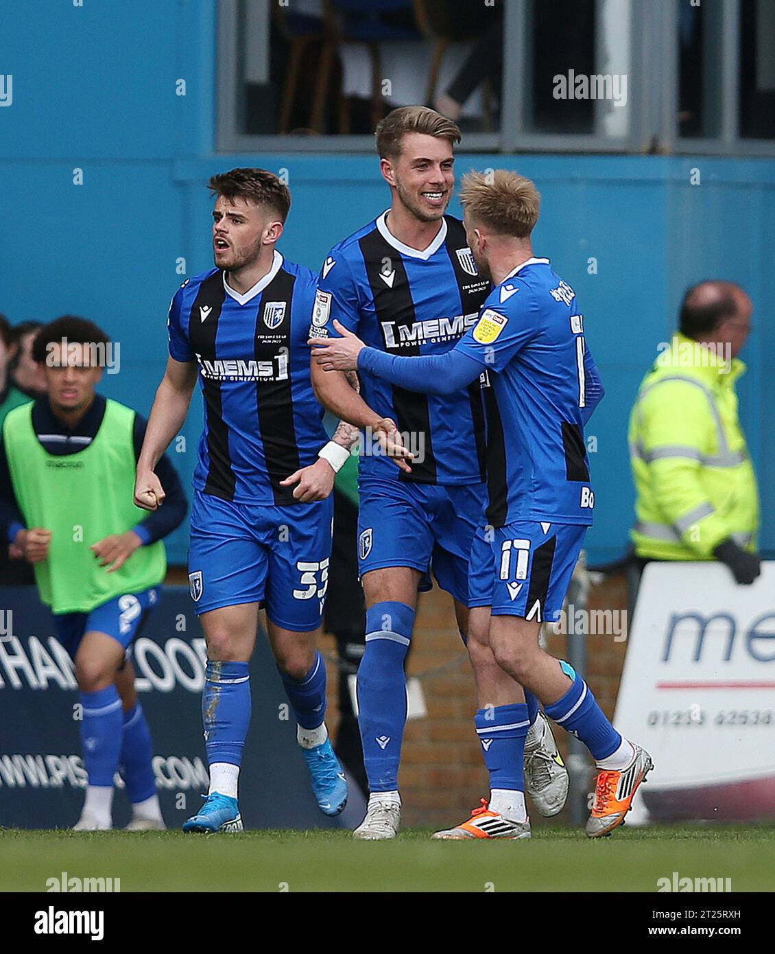 BUT 1-1, Jack Tucker de Gillingham célébration du but avec Ben Reeves de Gillingham après avoir marqué pour faire le score 1-1 contre Gillingham. - Gillingham v Wycombe Wanderers, Sky Bet League One, Priestfield Stadium, Gillingham, Royaume-Uni - 9 avril 2022 usage éditorial uniquement - des restrictions de DataCo s'appliquent Banque D'Images