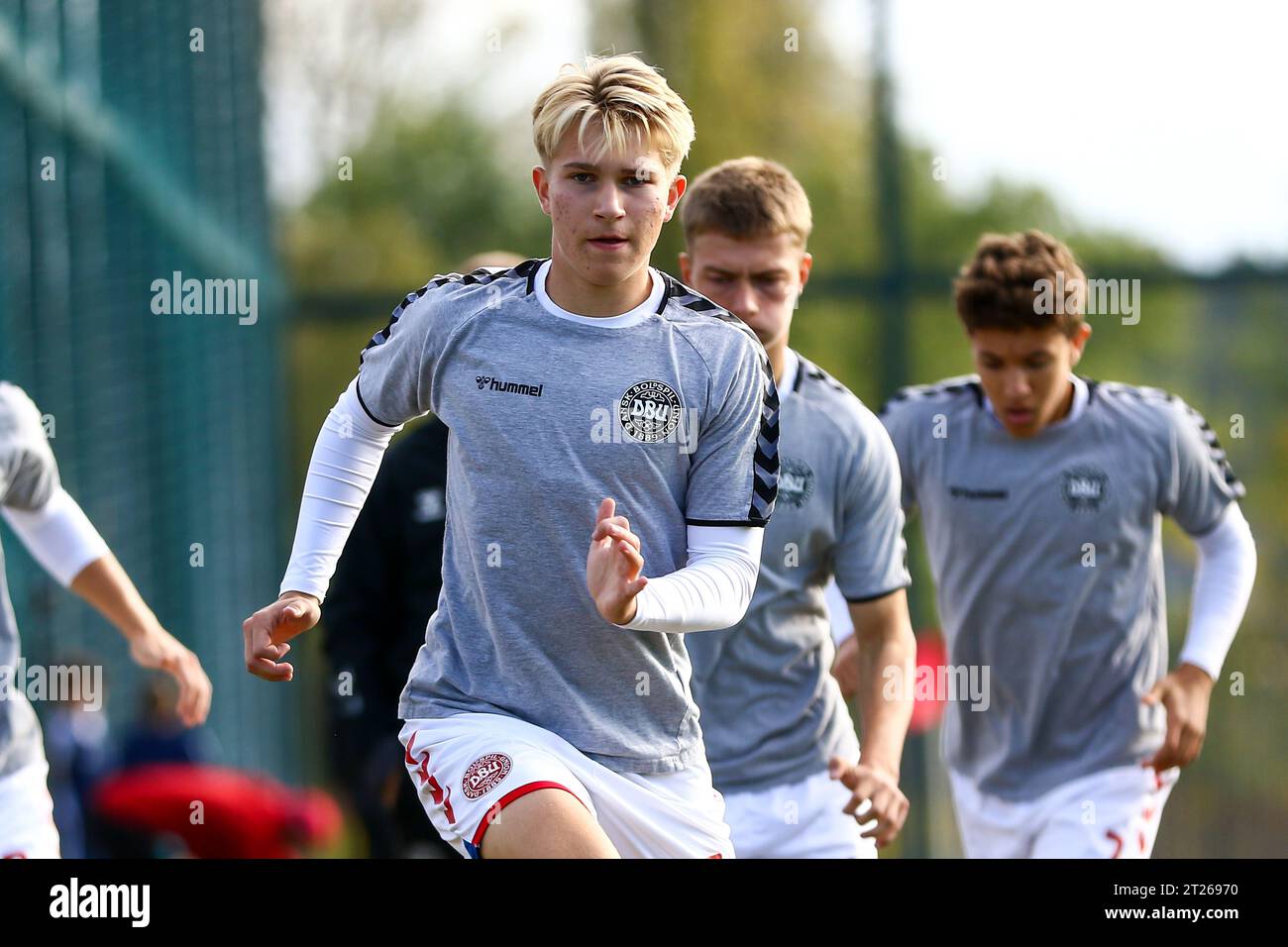 Tskaltubo, Géorgie. 17 octobre 2023. Tskaltubo, Géorgie, le 17 octobre 2023 : les joueurs du Danemark lors de l'échauffement avant le match de qualification pour le Championnat U17 de l'UEFA entre l'Autriche et le Danemark au Centre technique de Tskaltubo à Tskaltubo, Géorgie. (Giorgi Ebanoidze/SPP) crédit : SPP Sport Press photo. /Alamy Live News Banque D'Images