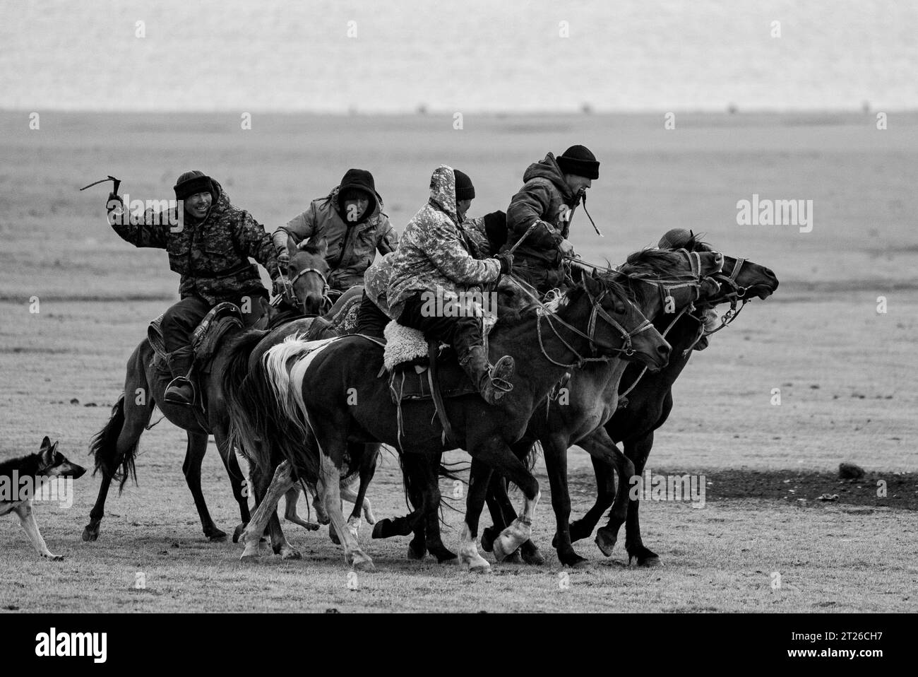Kok-boru Kirghizstan -Buzkashi chèvre traction est le sport traditionnel national dans lequel les joueurs de cheval hich tentent de placer une chèvre ou un veau Banque D'Images