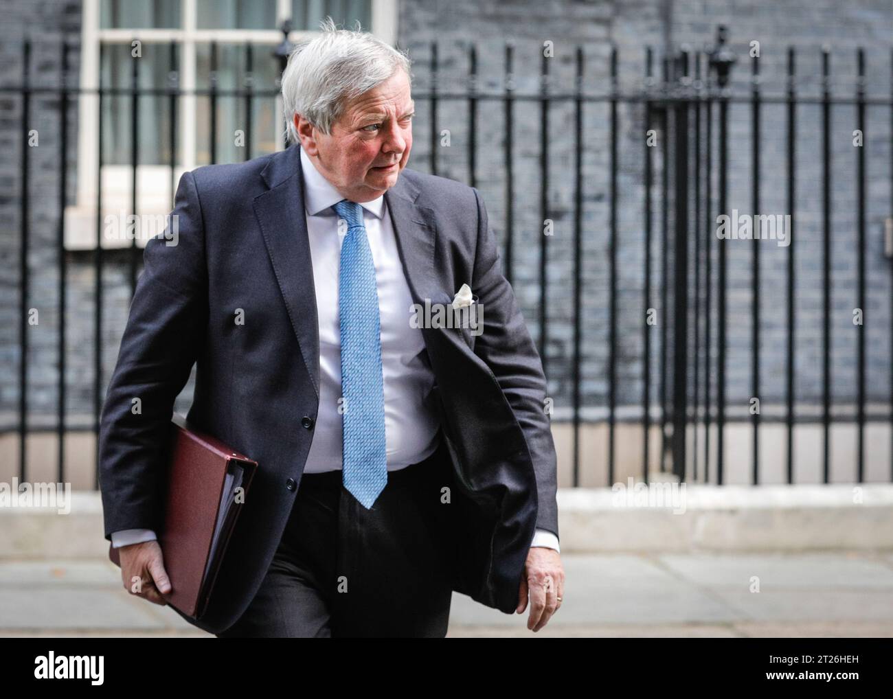 Londres, Royaume-Uni. 17 octobre 2023. Lord True, leader de la Chambre des lords. Les politiciens du Parti conservateur britannique et les ministres du gouvernement Sunak assistent à la réunion hebdomadaire du cabinet au 10 Downing Street à Westminster. Crédit : Imageplotter/Alamy Live News Banque D'Images