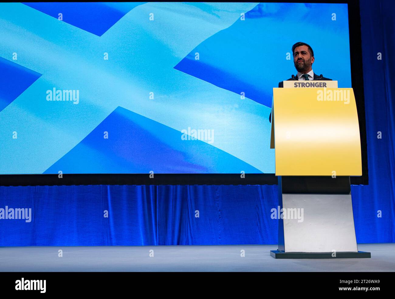 Aberdeen, Écosse, Royaume-Uni. 17 octobre 2023. Discours de clôture du Premier ministre Humza Yousaf lors de la dernière journée de la 89e conférence annuelle du SNP à P&J Live Arena à Aberdeen . Iain Masterton/Alamy Live News Banque D'Images