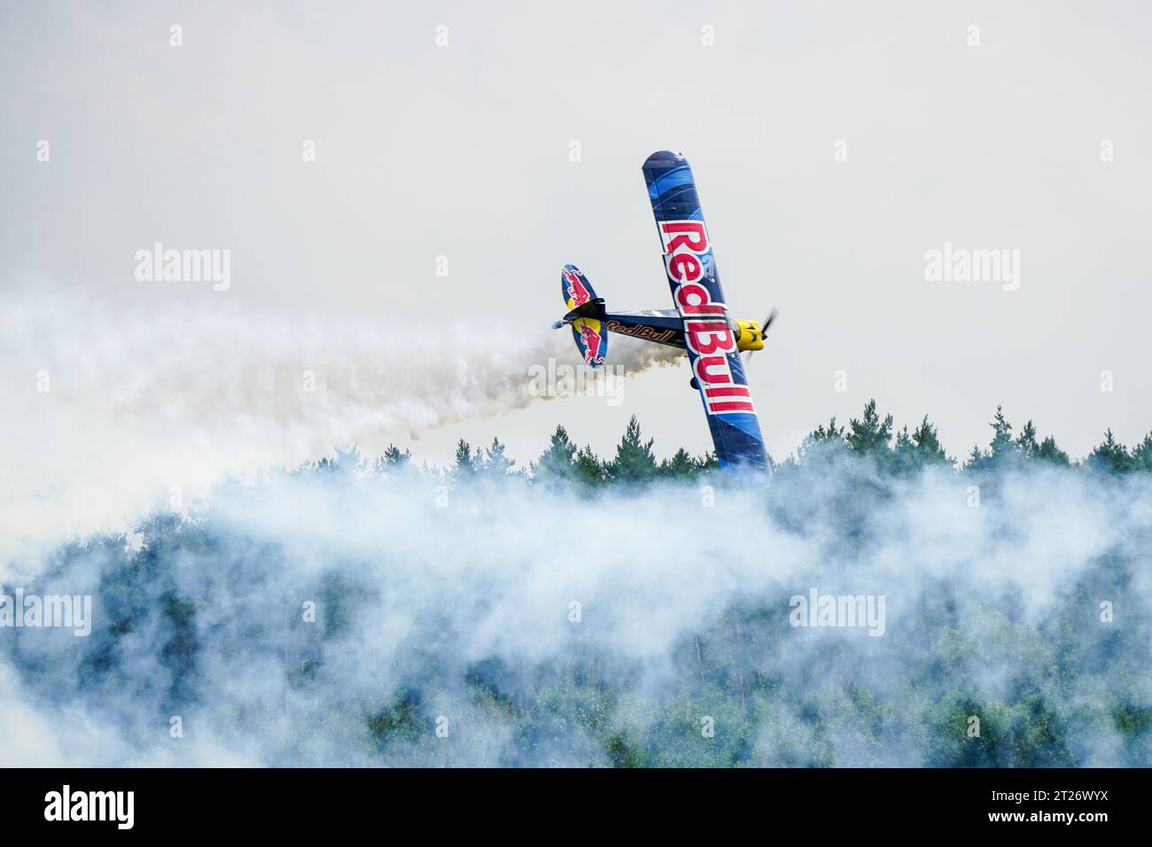 Liepaja, Lettonie- 06 août 2023 : avion Cub Crafters Carbon Cub SP-YHB au salon aérien, avion Red Bull Banque D'Images