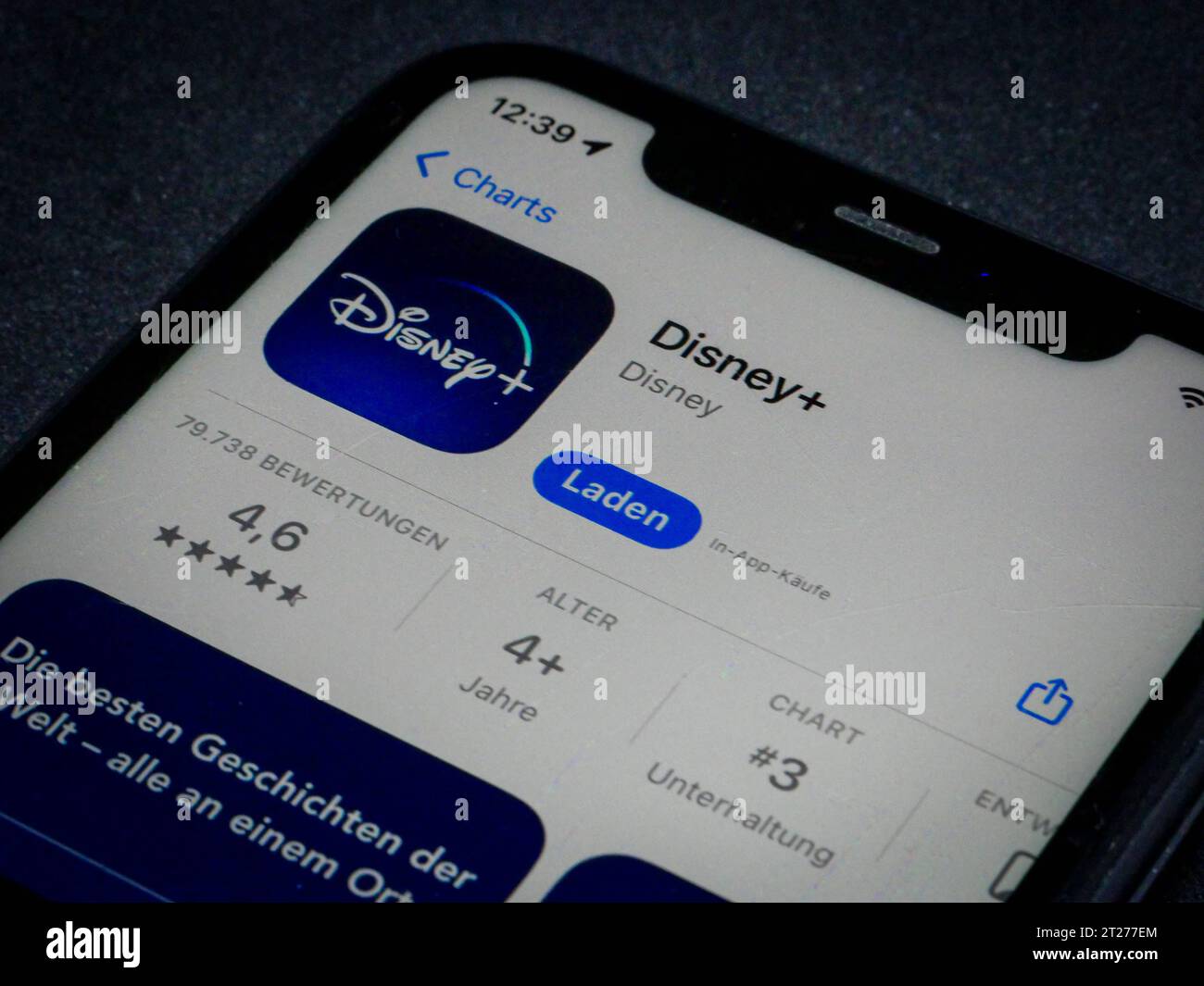 App Store - Apple 16.10.2023 : Apple App Store auf einem iPhone. App Charts applications gratuites Disney *** App Store Apple 16 10 2023 Apple App Store sur une application iPhone charts applications gratuites Disney crédit : Imago/Alamy Live News Banque D'Images