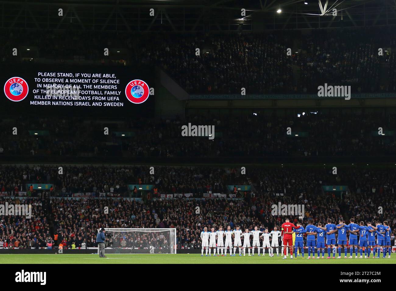 Londres, Royaume-Uni. 17 octobre 2023. Londres, le 17 octobre 2023 : les joueurs anglais et italiens rendent hommage à ceux qui ont été tués en Israël et en Belgique avant le match de football UEFA Euro 2024 qualifier entre l'Angleterre et l'Italie au stade de Wembley, Londres, Angleterre. (Pedro Soares/SPP) crédit : SPP Sport Press photo. /Alamy Live News Banque D'Images