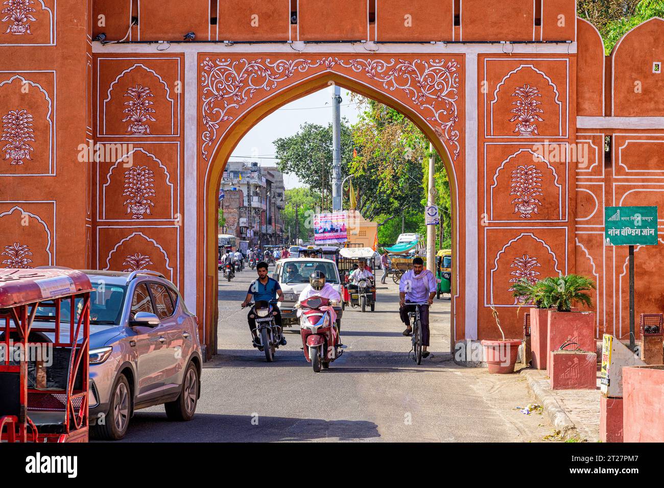 La porte historique de Zorawar Singh, dans la ville rose de Jaipur, est située sur le côté nord de la muraille de la ville Banque D'Images