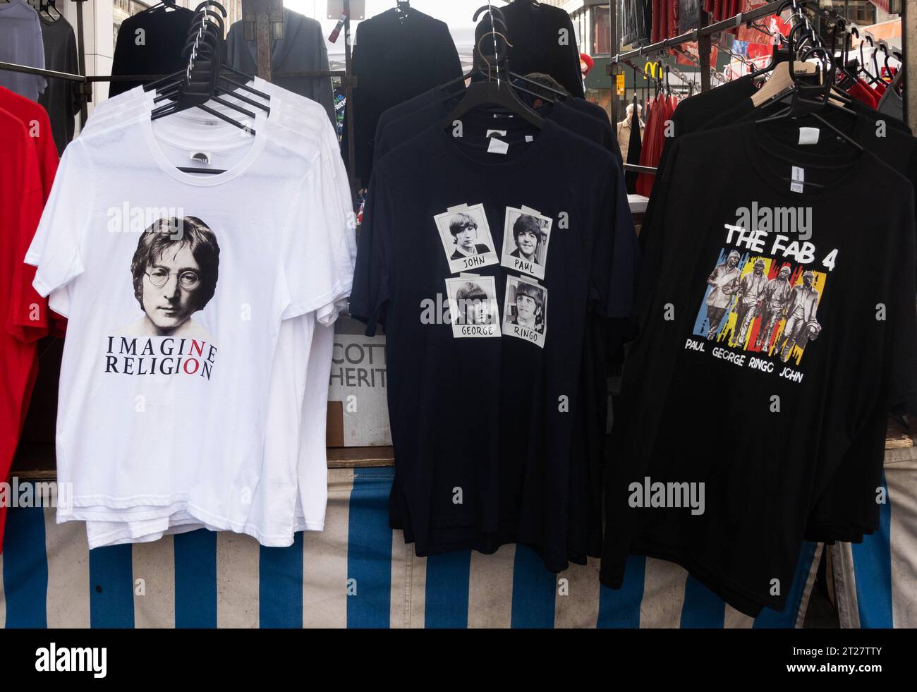 Tee-shirts Beatles à vendre à Liverpool Banque D'Images
