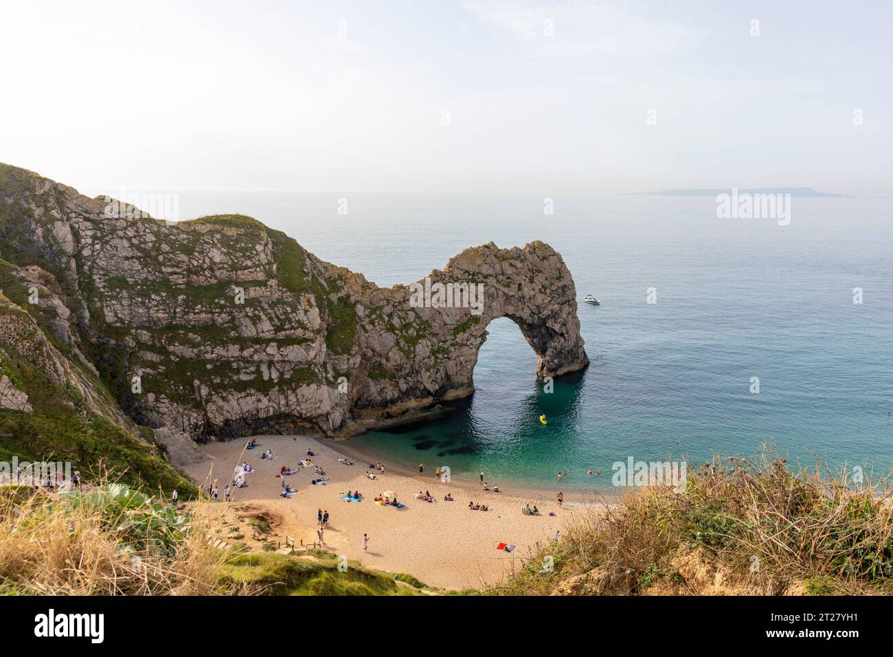 Durdle Door formation rocheuse calcaire et plage, septembre 2023, côte jurassique dans le Dorset Angleterre, Royaume-Uni Banque D'Images