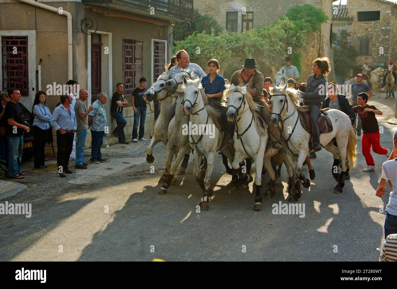 Abrivado - Festival de course de taureaux dans le village de Saint-Marcel-de-Careiret, dans l'est du Gard, France Banque D'Images