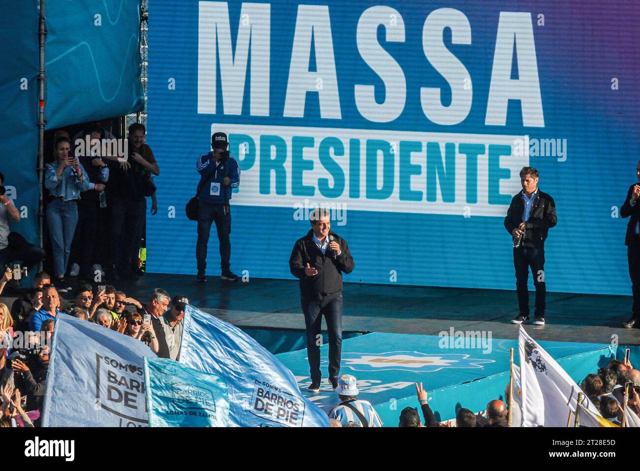 Sergio Massa s’exprime lors de sa campagne de clôture au stade du Club Arsenal de Sarandí devant des milliers d’adeptes, pour faire face aux élections présidentielles. (Photo Cristobal Basaure Araya/SOPA Images/Sipa USA) crédit : SIPA USA/Alamy Live News Banque D'Images