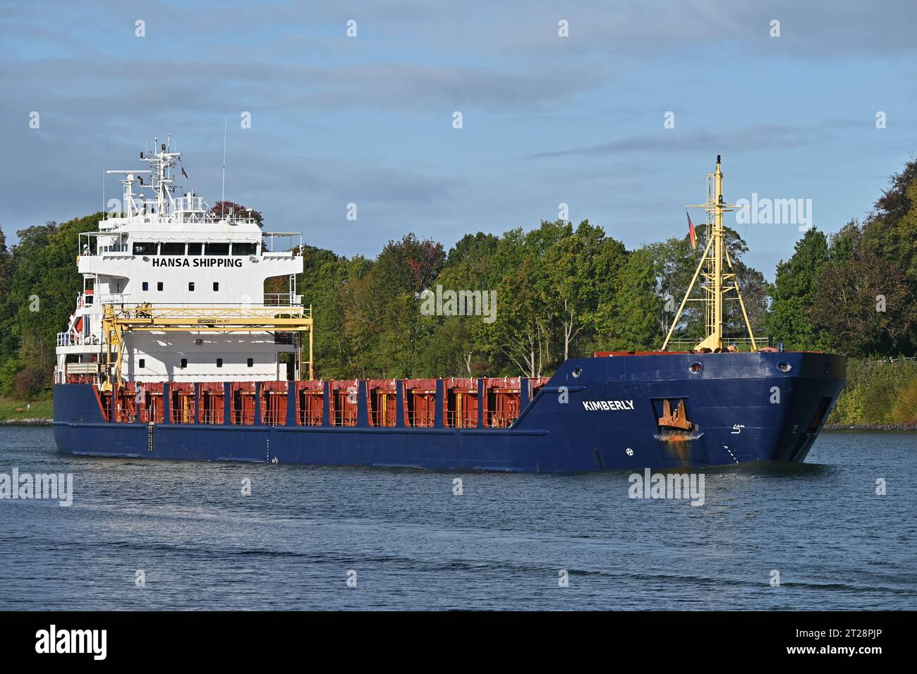 Navire cargo général KIMBERLY passant le canal de Kiel Banque D'Images