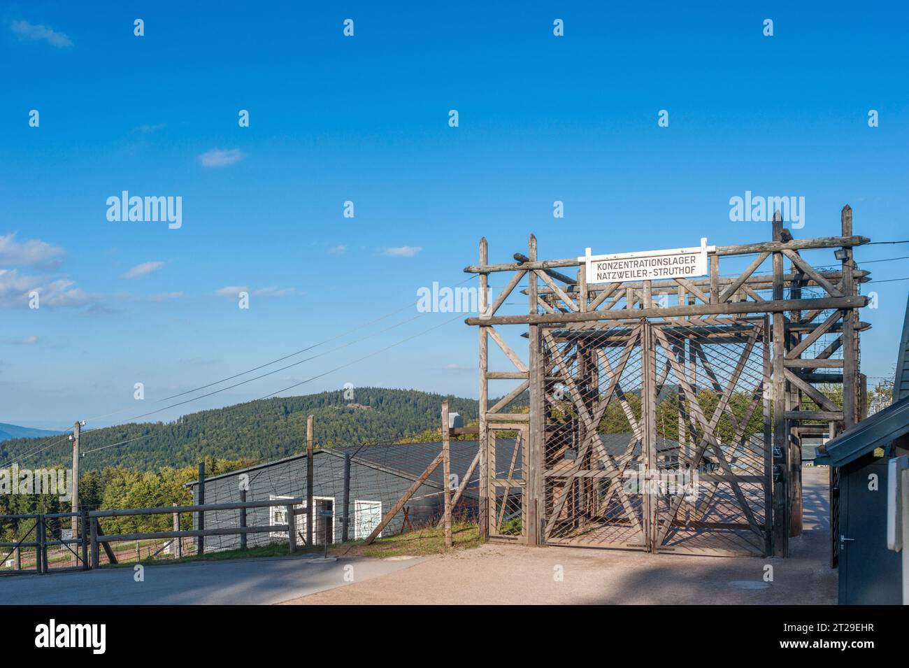 Entrée de ​​the ancien camp de concentration de Natzweiler-Struthof, Natzwiller, Alsace, France, Europe Banque D'Images