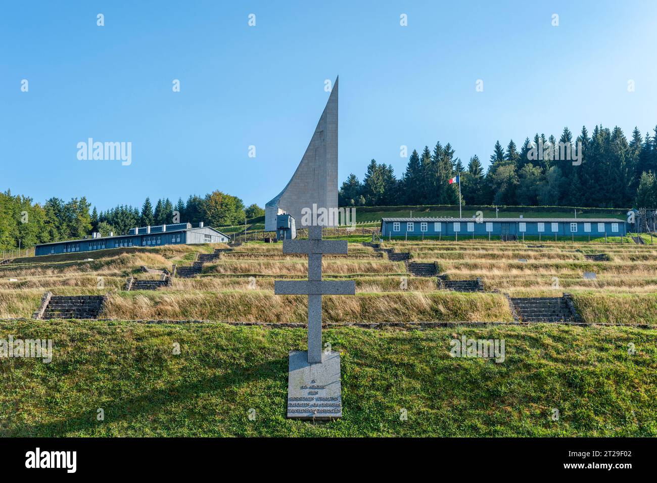 Camp de concentration de Natzweiler-Struthof et vue sur le mémorial du phare du souvenir, Natzwiller, Alsace, France, Europe Banque D'Images