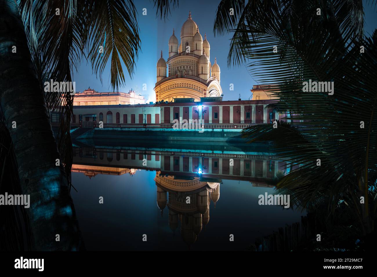 Dakshineswar Temple Kali illuminé la nuit à Dakshineswar, Kolkata, Bengale occidental, Inde. Banque D'Images